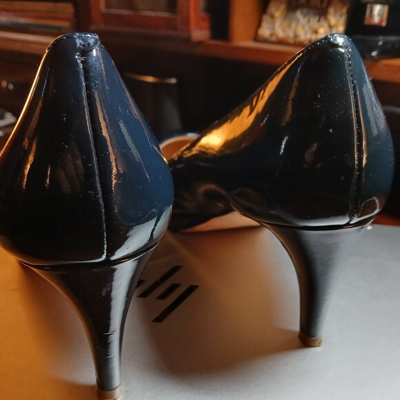 COLE HAAN "Air Nike" Navy Blue Patent Heeled Pumps 8.5M -EUC - Picture 7 of 12